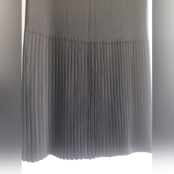 Misook Pull On Pleated Hem Black Skirt Classic Minimalist Designer XL - Picture 3 of 8